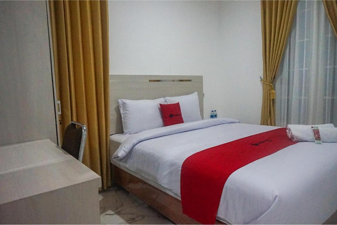 Hotel Reddoorz Near Araya Family Club House 2*