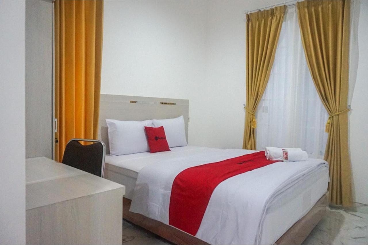 Reddoorz Near Araya Family Club House
